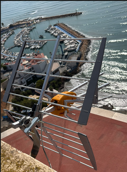 Antena TDT instalada por Möller Sat Clima con vistas al puerto de Alicante